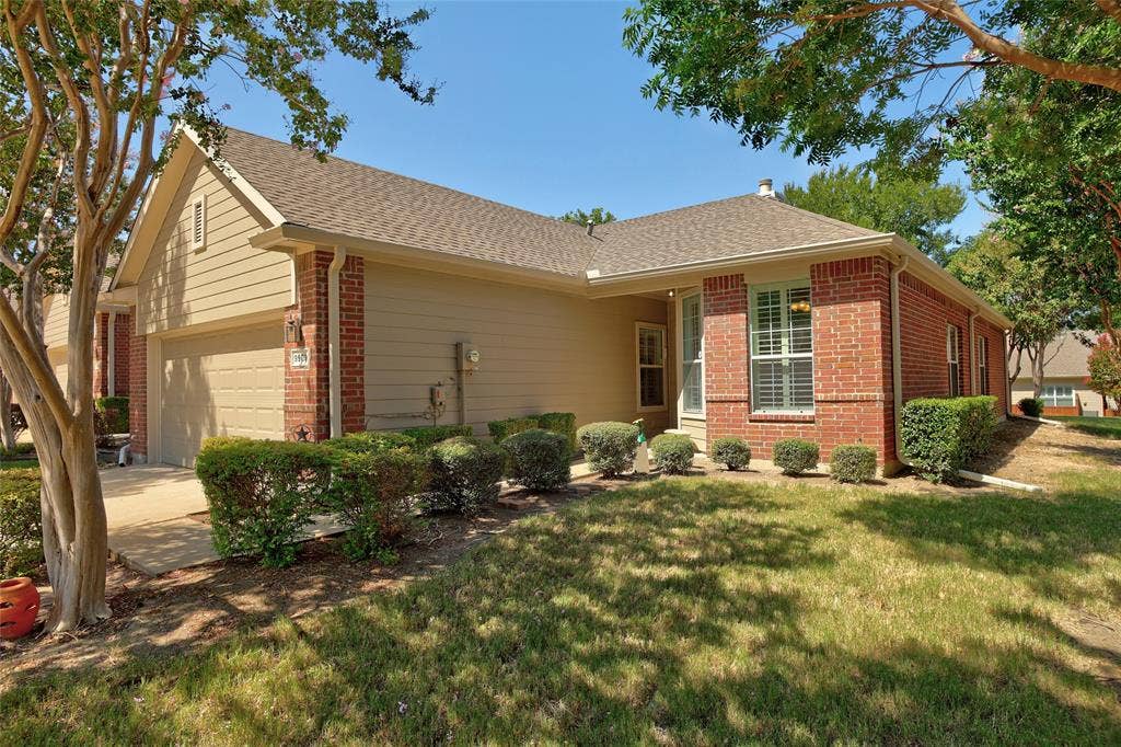 9909 Kaufman Place, Plano, TX 75025 HOA maintains front yard including tree and shrub trimming