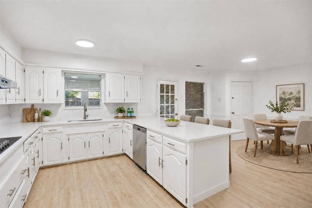 10014 Hickory Crossing, Dallas, TX 75243 Virtually Staged
