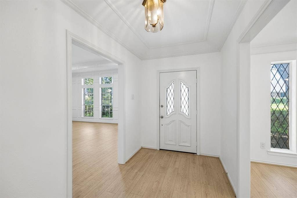 10014 Hickory Crossing, Dallas, TX 75243 Foyer