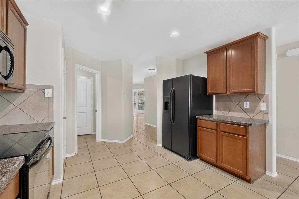 2011 Samantha Lane, Heartland, TX 75126 2011 Samantha Lane, Heartland, TX 75126