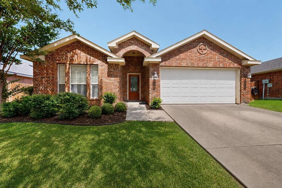 Property photo for 2011 Samantha Lane, Heartland, TX