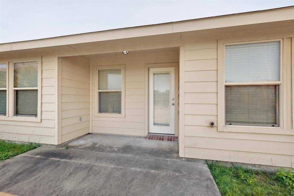 2011 Samantha Lane, Heartland, TX 75126 2011 Samantha Lane, Heartland, TX 75126