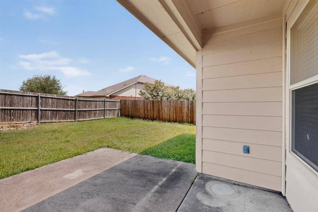 2011 Samantha Lane, Heartland, TX 75126 2011 Samantha Lane, Heartland, TX 75126