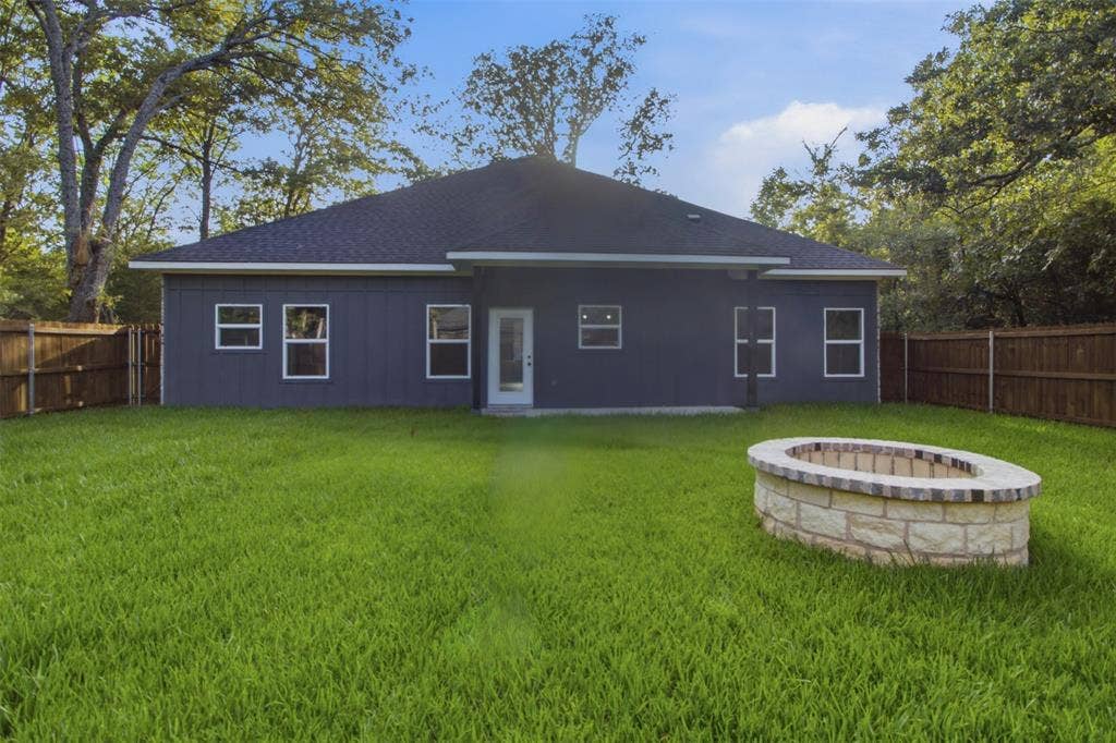 108 Parkside Drive, Trinidad, TX 75163 108 Parkside Drive, Trinidad, TX 75163