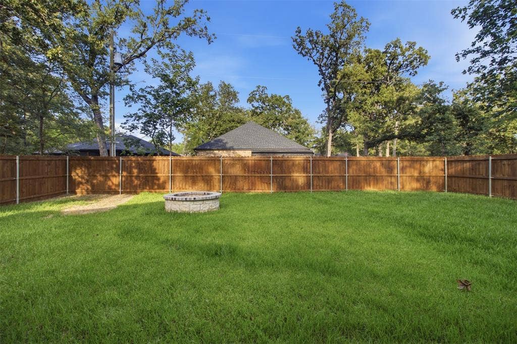 108 Parkside Drive, Trinidad, TX 75163 Are you ready for outings near your fire-pit