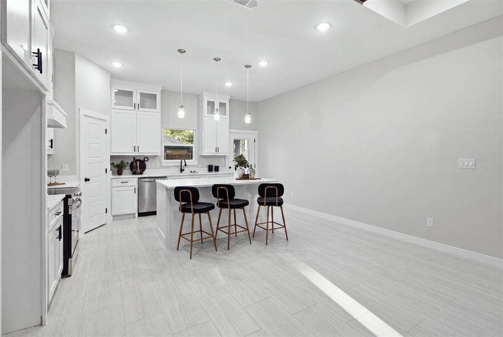 108 Parkside Drive, Trinidad, TX 75163 There is plenty of space to add a dinning table if desired.