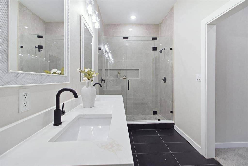 108 Parkside Drive, Trinidad, TX 75163 Enjoy this primary bathroom with spa-feel aesthetics