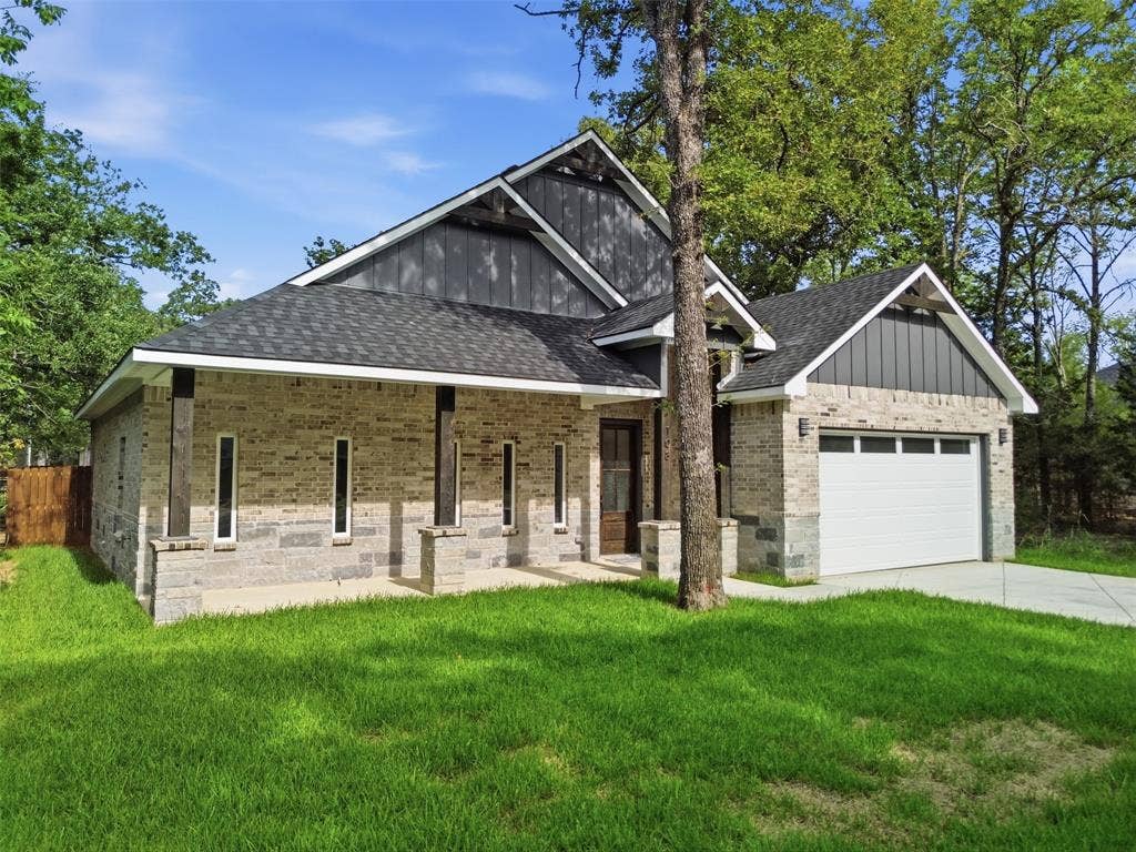 108 Parkside Drive, Trinidad, TX 75163 Large porch for sitting area to enjoy the beautiful view
