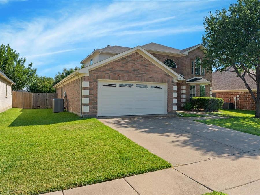 Property photo for 508 Road Runner Drive, Arlington, TX