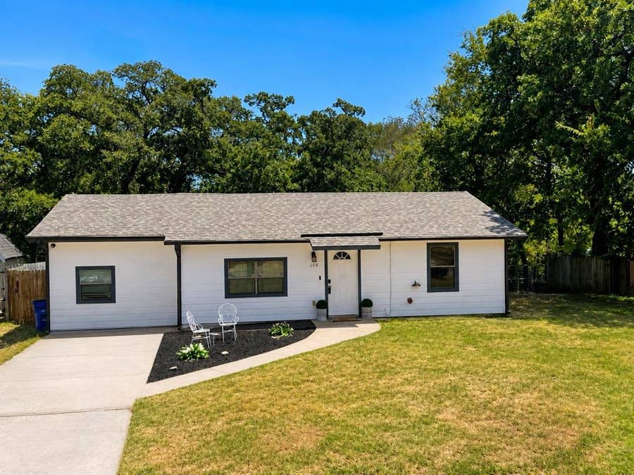 Property photo for 104 Lynn Drive, Azle, TX