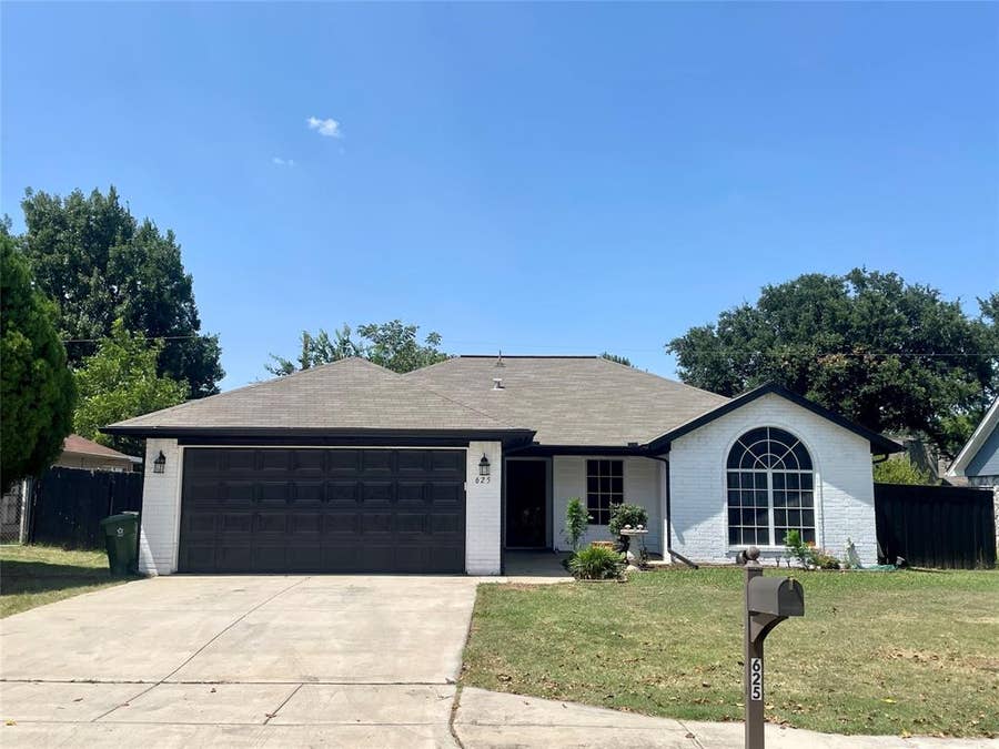 Property photo for 625 Main Street, Roanoke, TX