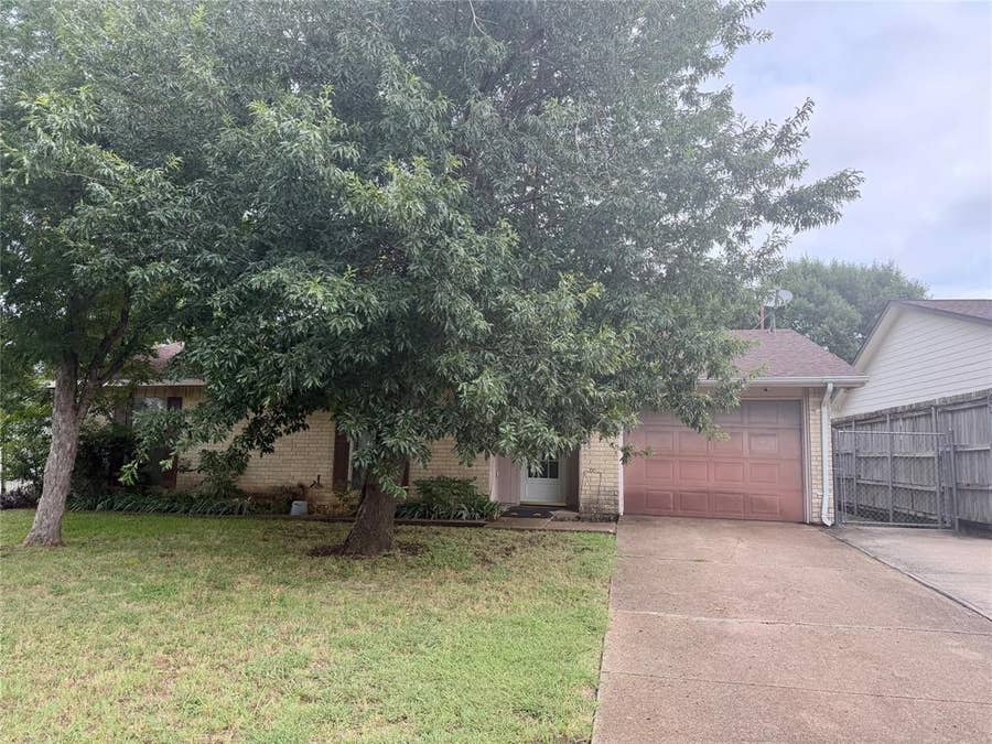 Property photo for 129 Astoria Drive, Cedar Hill, TX