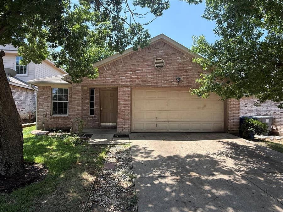 Property photo for 9916 Crystal Valley Way, Dallas, TX
