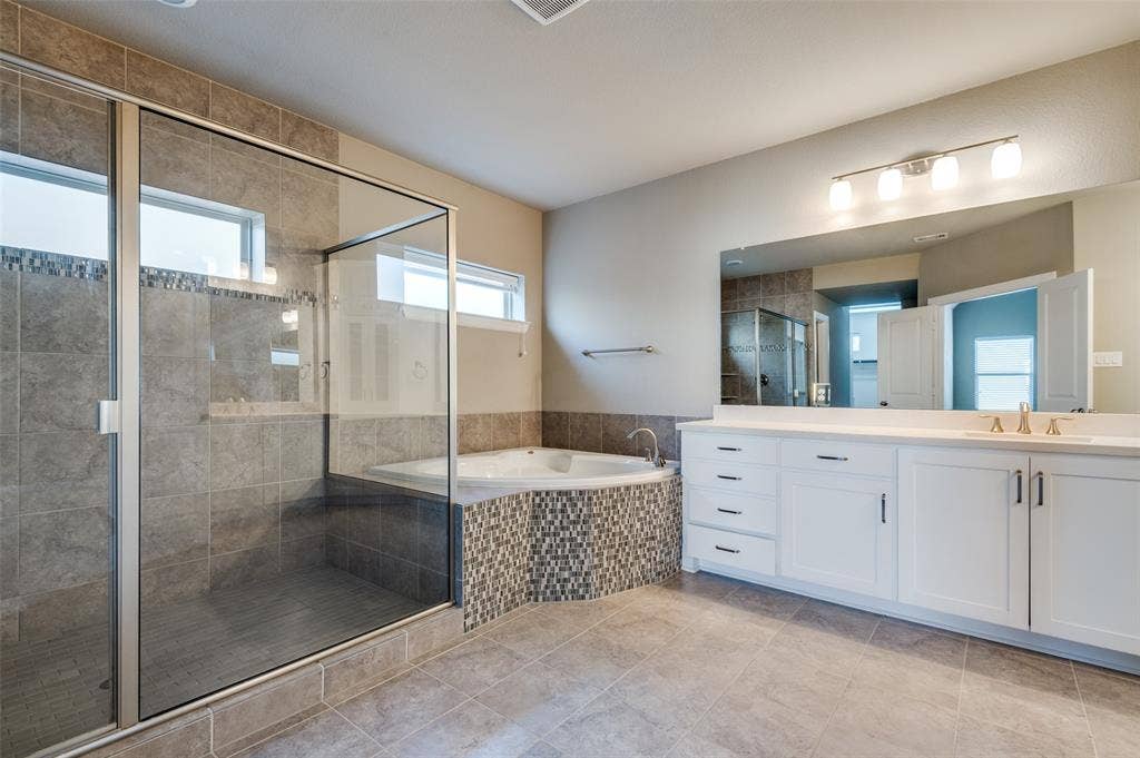6739 Palo Duro Drive, Irving, TX 75063 6739 Palo Duro Drive, Irving, TX 75063