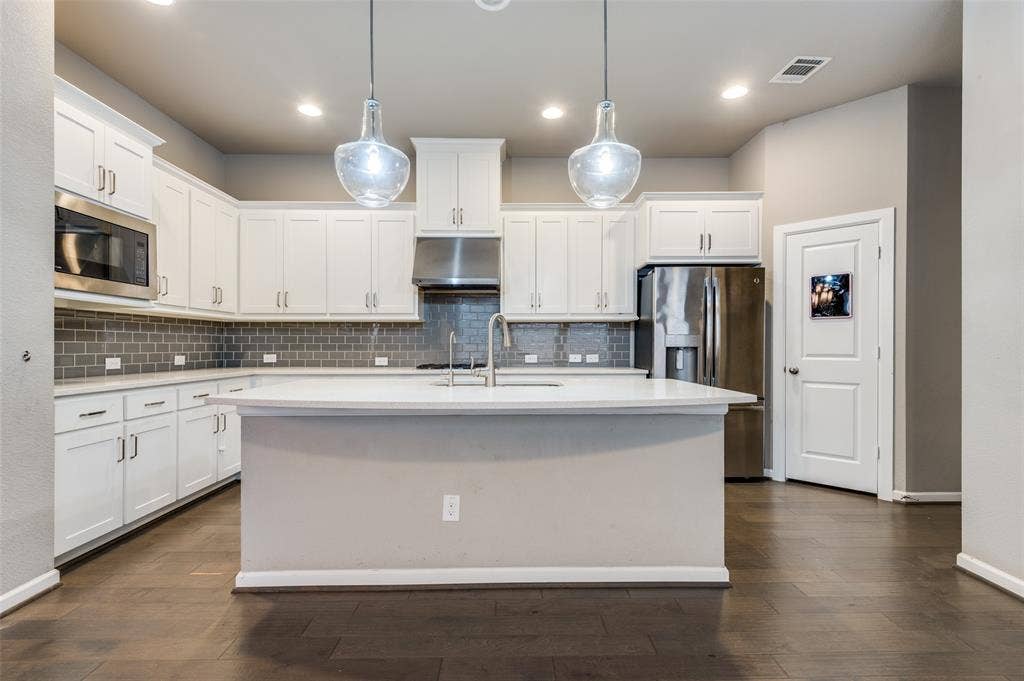 6739 Palo Duro Drive, Irving, TX 75063 6739 Palo Duro Drive, Irving, TX 75063