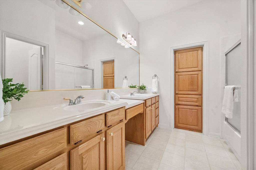 1013 Brook Arbor Drive, Mansfield, TX 76063 Secondary bathroom with dual sinks