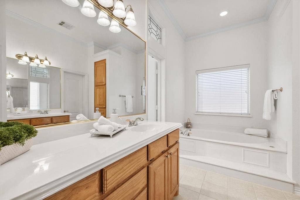 1013 Brook Arbor Drive, Mansfield, TX 76063 Dual sinks, soaking tub and walk in shower