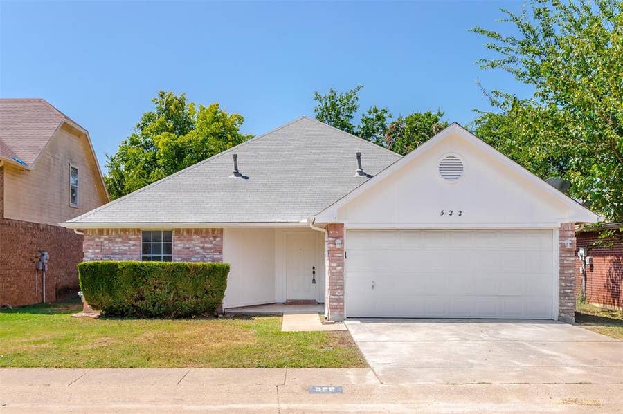 Property photo for 522 Alameda Avenue, Duncanville, TX