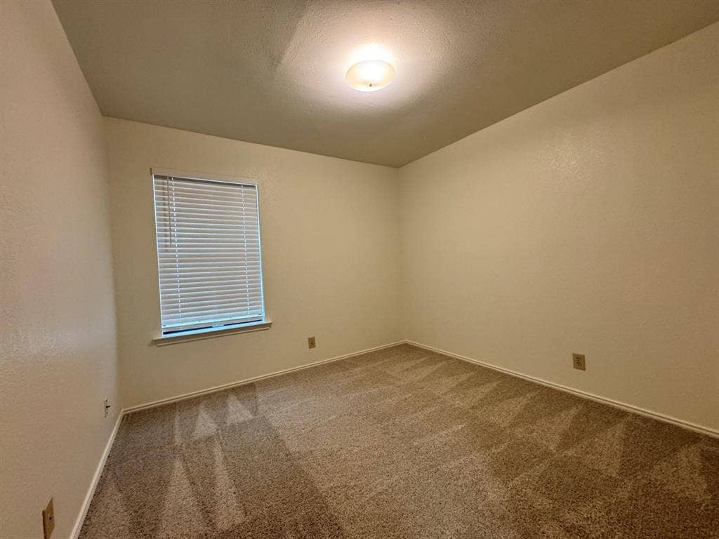 2812 Howard Court, Denton, TX 76209 Neutral wall paint throughout