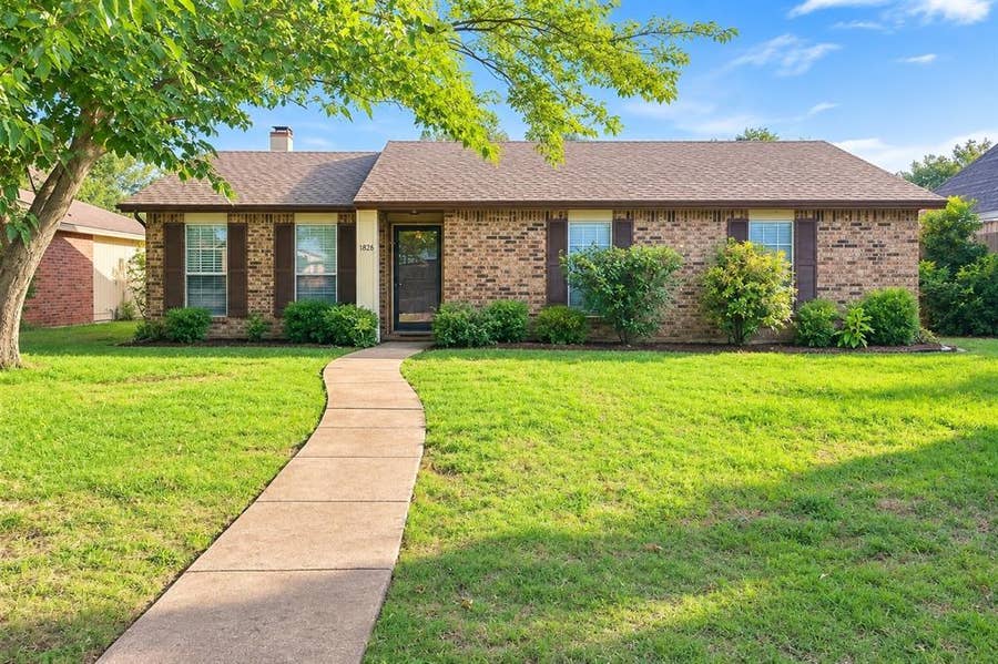 Property photo for 1828 Angelina Drive, Garland, TX