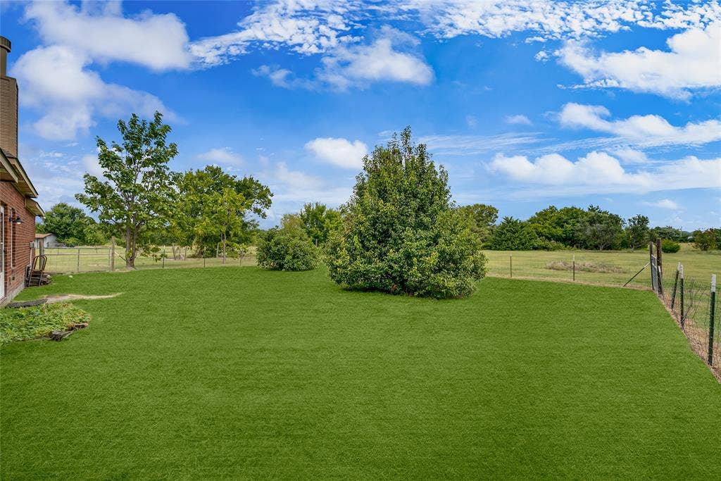 18723 Sims Lane, Nevada, TX 75173 Expansive green lawn providing ample outdoor space