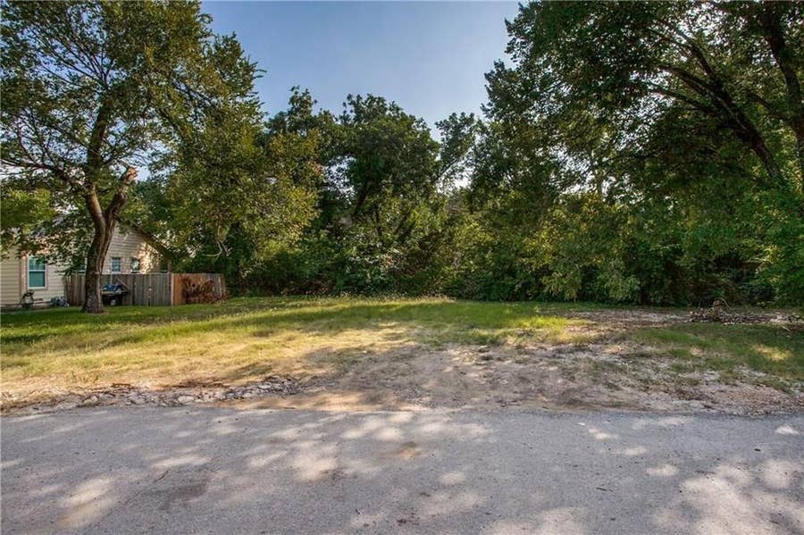 Property photo for 6910 Mohawk Drive, Dallas, TX
