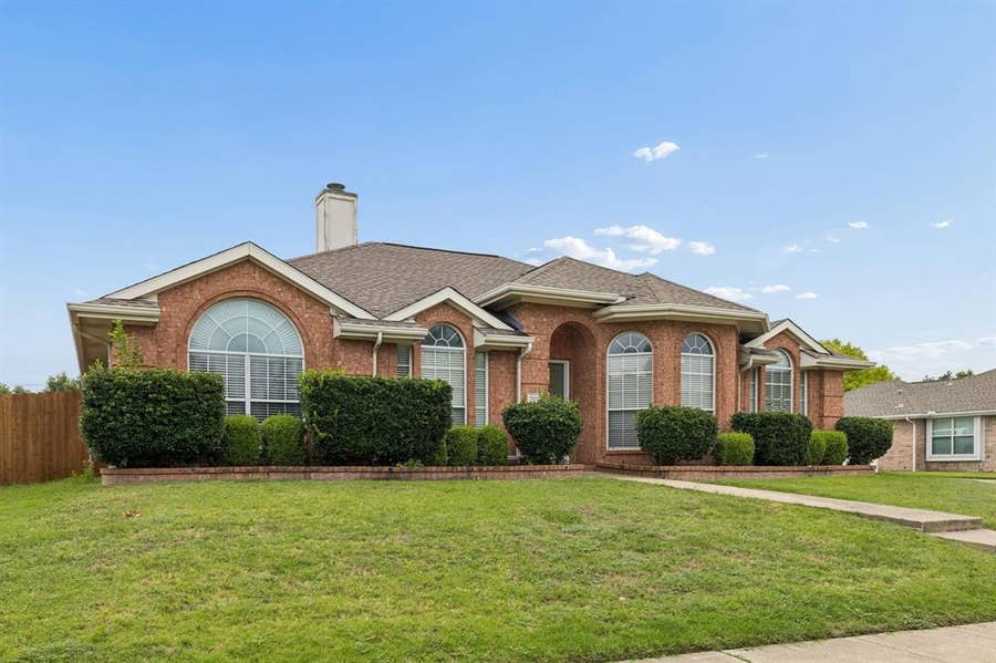 Property photo for 300 Thomas Drive, Murphy, TX