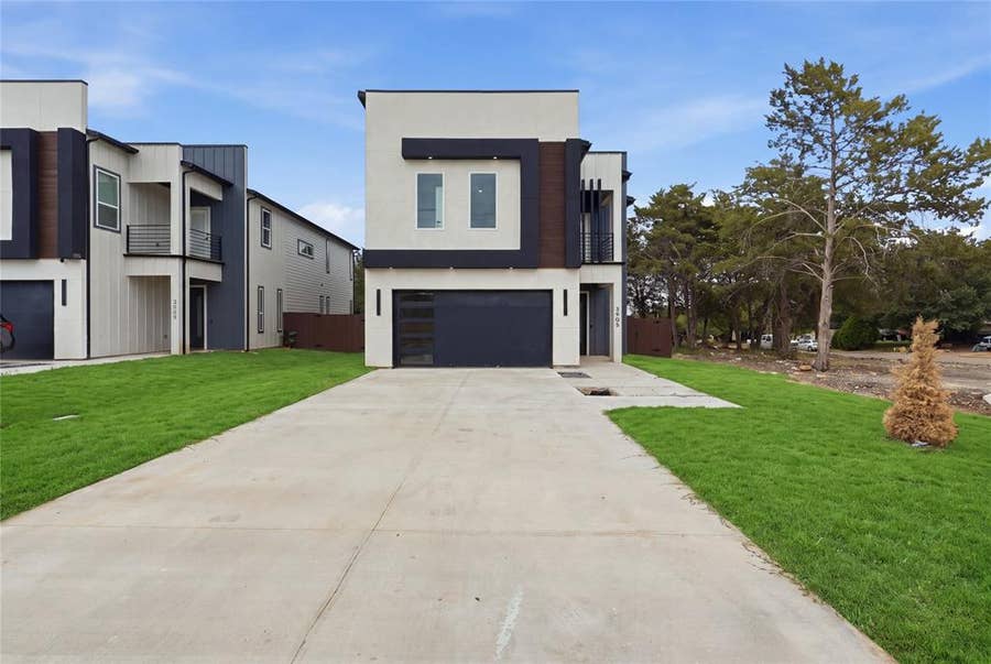 Property photo for 3905 Blue Ridge Boulevard, Dallas, TX