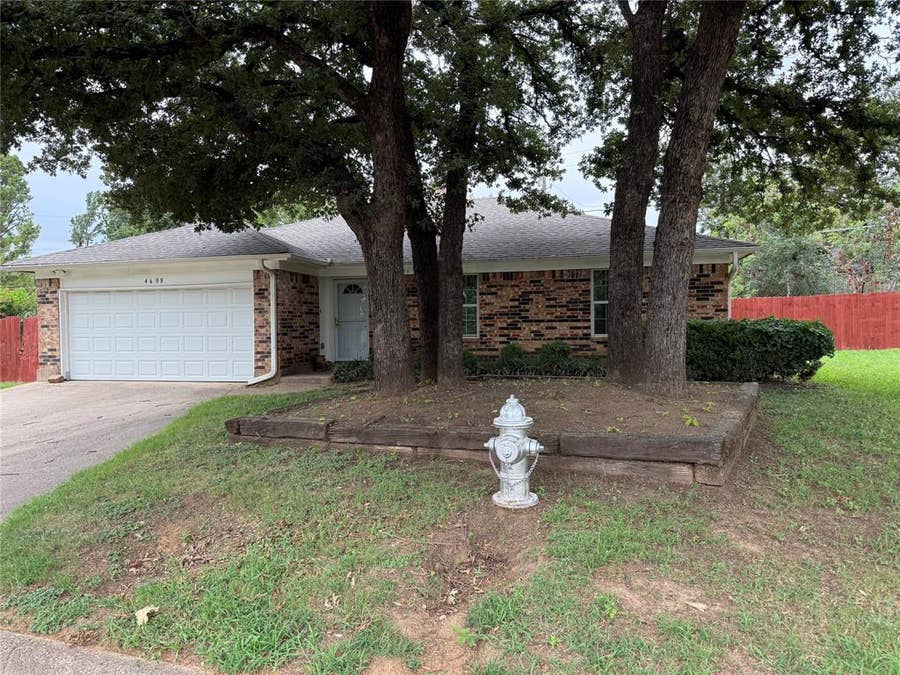 Property photo for 4608 Elm Tree Court, Arlington, TX