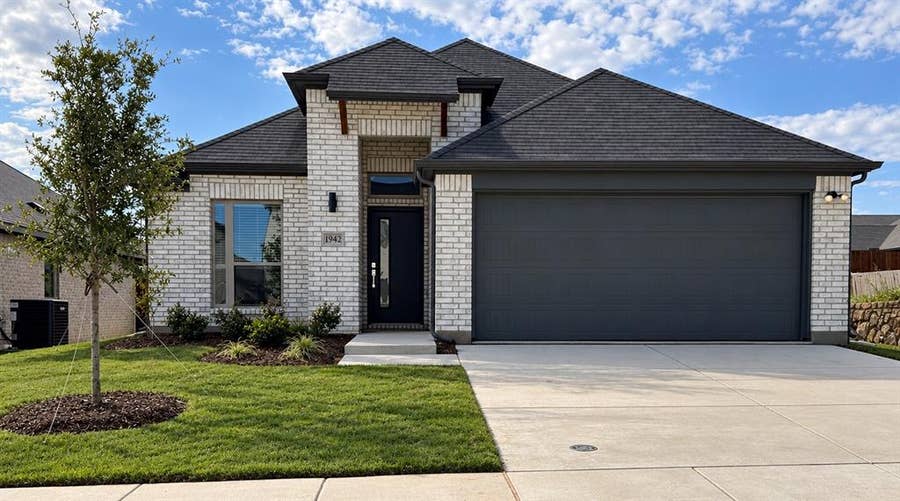 Property photo for 1942 Paddock Lane, Seagoville, TX