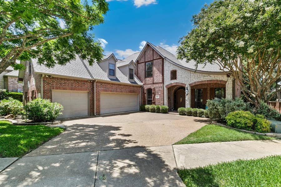 Property photo for 1219 Winding Brook Drive, Garland, TX