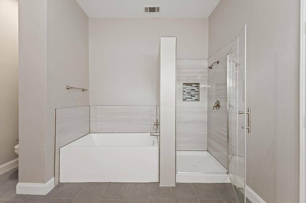 670 Honeysuckle Lane, Cedar Hill, TX 75104