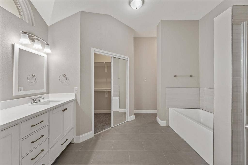 670 Honeysuckle Lane, Cedar Hill, TX 75104
