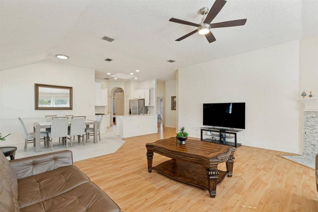 3705 Pinetree Drive, McKinney, TX 75070 3705 Pinetree Drive, McKinney, TX 75070