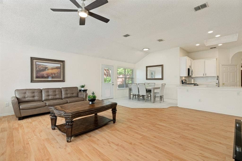 3705 Pinetree Drive, McKinney, TX 75070 3705 Pinetree Drive, McKinney, TX 75070