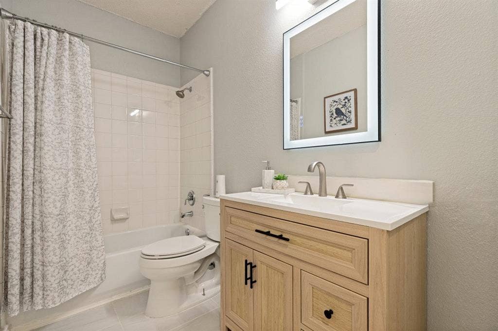 3705 Pinetree Drive, McKinney, TX 75070 3705 Pinetree Drive, McKinney, TX 75070