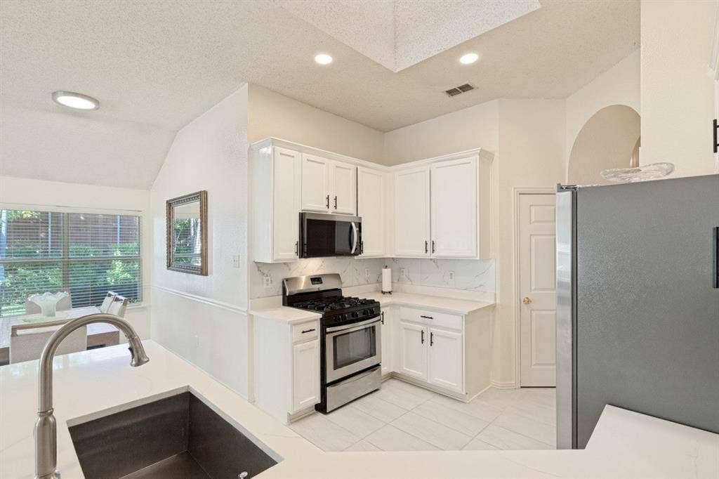 3705 Pinetree Drive, McKinney, TX 75070 3705 Pinetree Drive, McKinney, TX 75070