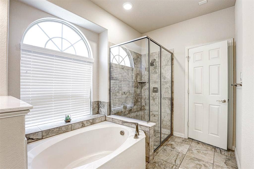 1612 Scarlet Crown Drive, Fort Worth, TX 76177