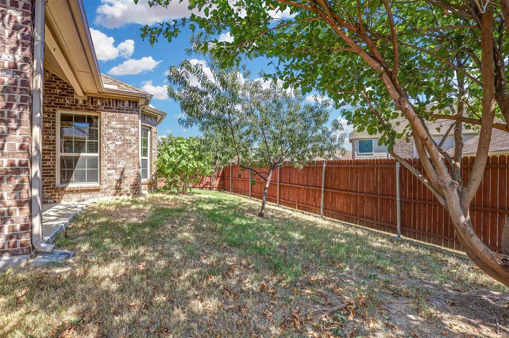 1612 Scarlet Crown Drive, Fort Worth, TX 76177