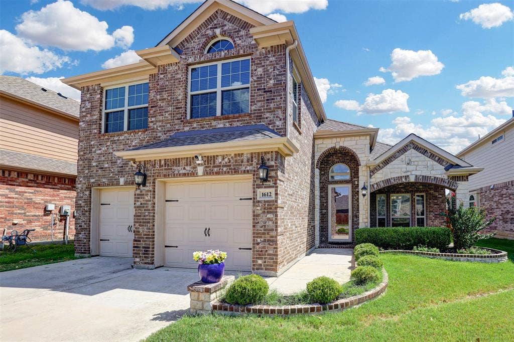 1612 Scarlet Crown Drive, Fort Worth, TX 76177