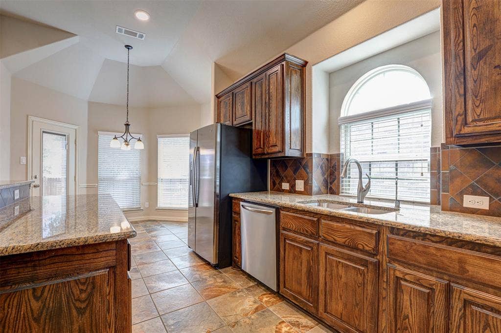 1612 Scarlet Crown Drive, Fort Worth, TX 76177