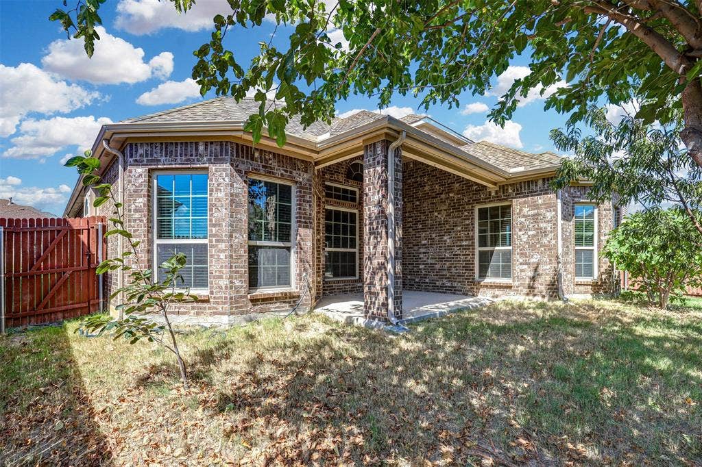 1612 Scarlet Crown Drive, Fort Worth, TX 76177