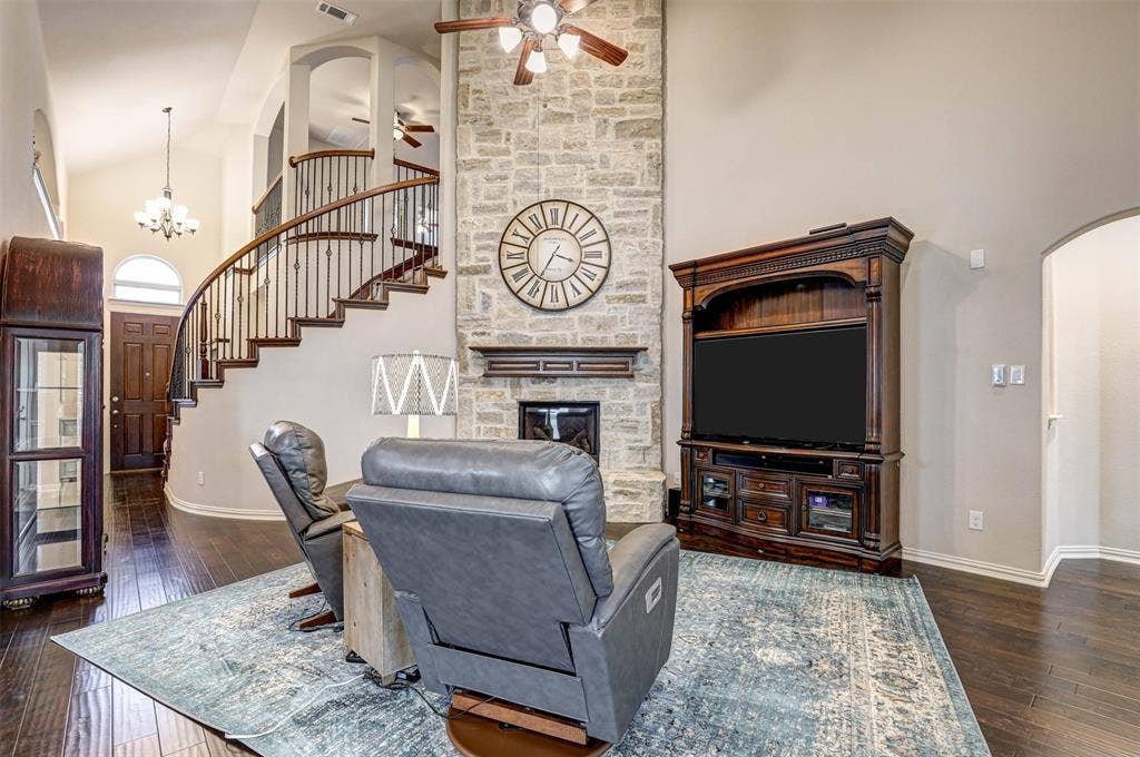 1612 Scarlet Crown Drive, Fort Worth, TX 76177