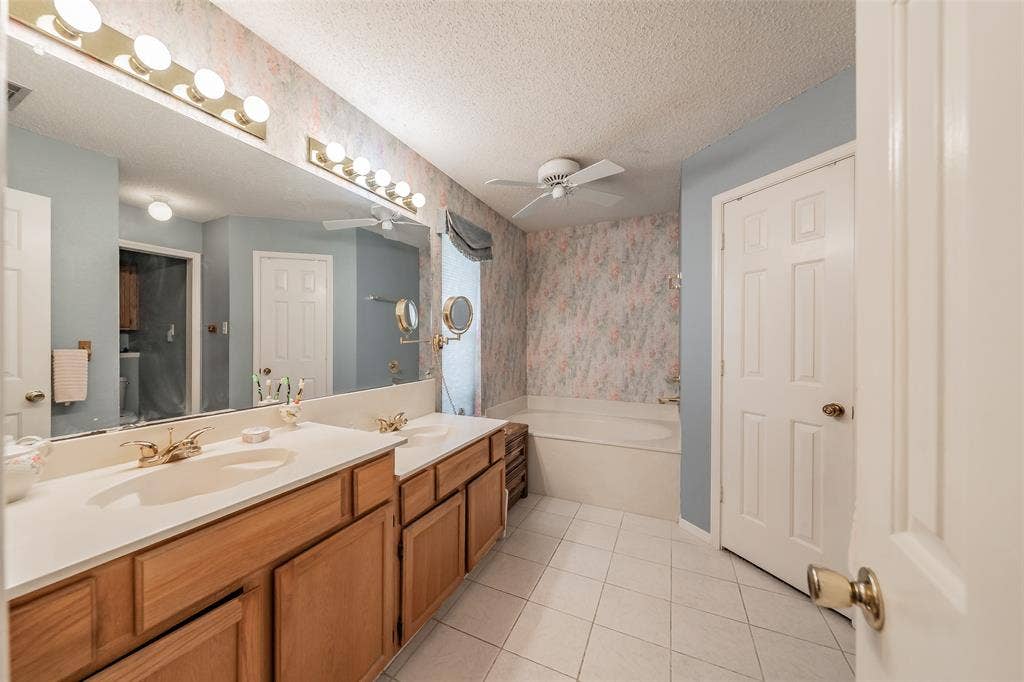 1108 Middlebury Lane, Euless, TX 76040 1108 Middlebury Lane, Euless, TX 76040
