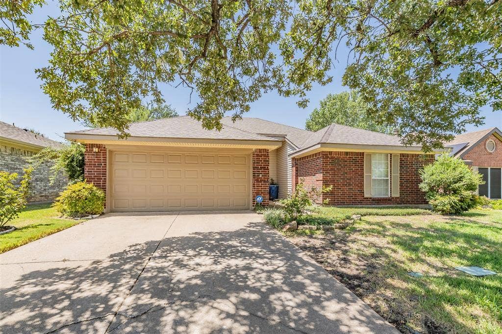 1108 Middlebury Lane, Euless, TX 76040 1108 Middlebury Lane, Euless, TX 76040