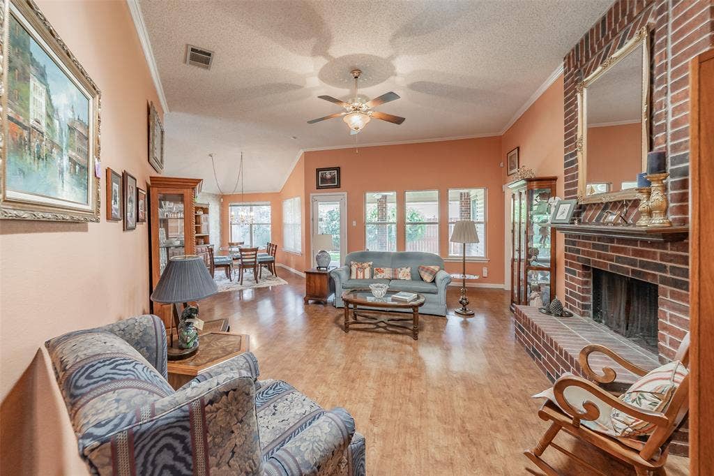 1108 Middlebury Lane, Euless, TX 76040 1108 Middlebury Lane, Euless, TX 76040