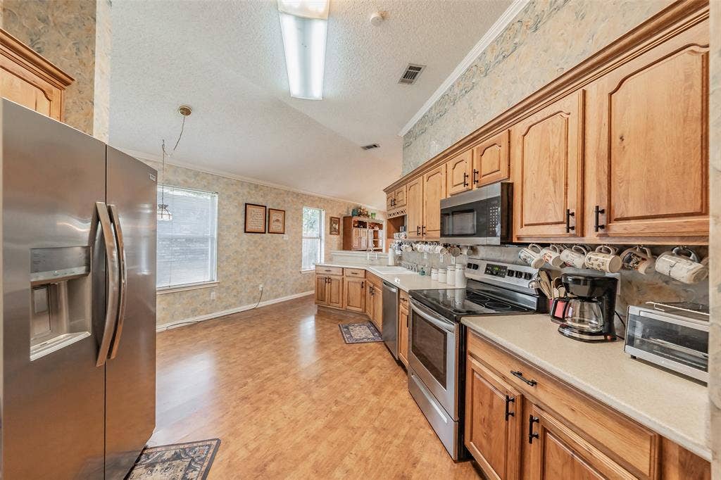 1108 Middlebury Lane, Euless, TX 76040 1108 Middlebury Lane, Euless, TX 76040