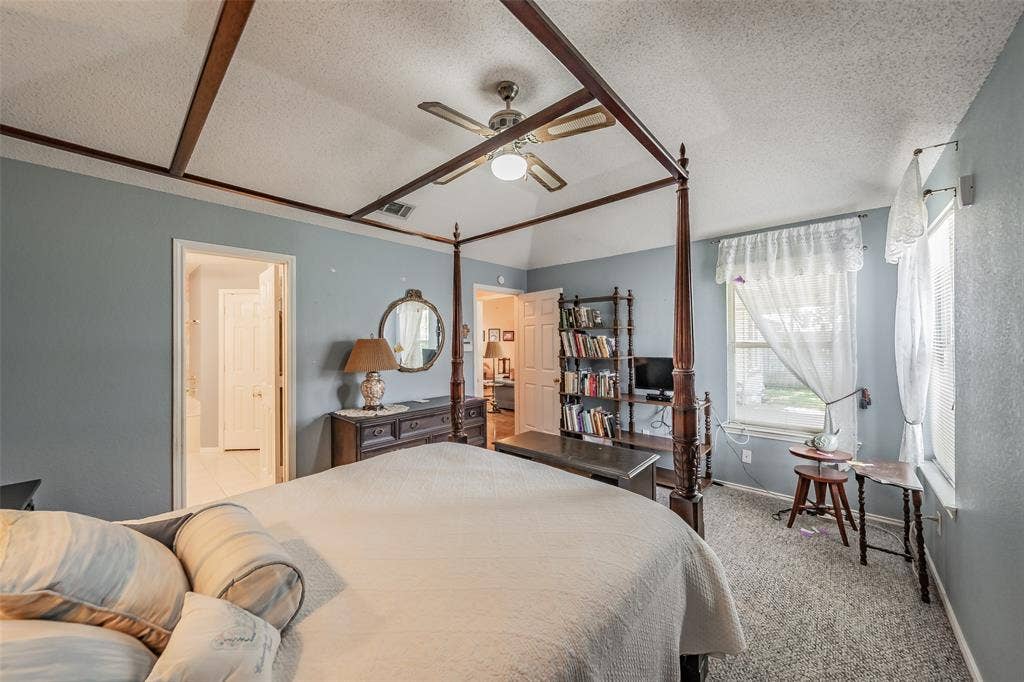 1108 Middlebury Lane, Euless, TX 76040 1108 Middlebury Lane, Euless, TX 76040