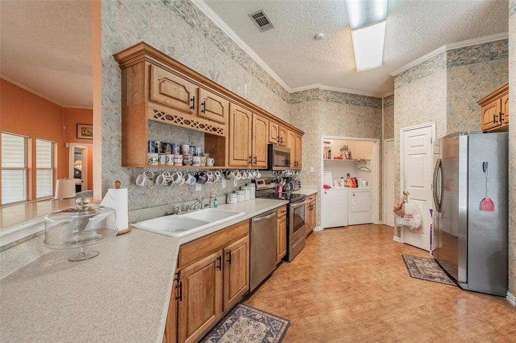 1108 Middlebury Lane, Euless, TX 76040 1108 Middlebury Lane, Euless, TX 76040