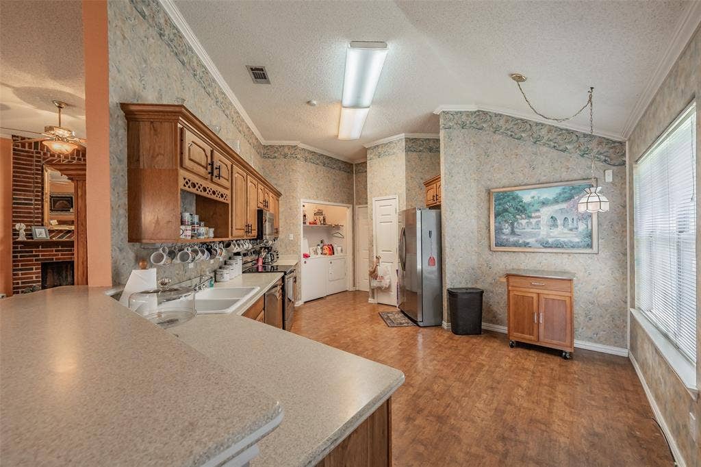1108 Middlebury Lane, Euless, TX 76040 1108 Middlebury Lane, Euless, TX 76040